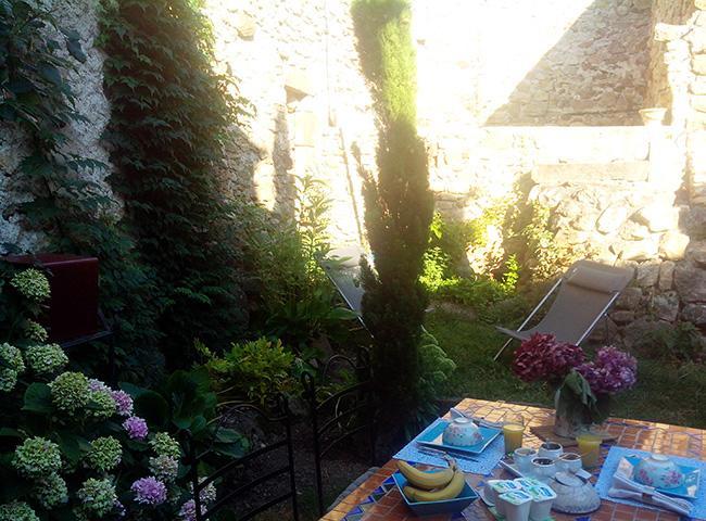 Le Clos De La Source Bed and Breakfast Le Bousquet-d'Orb Eksteriør billede